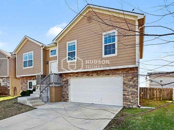 710 Charles Cir - Photo 2 of 28