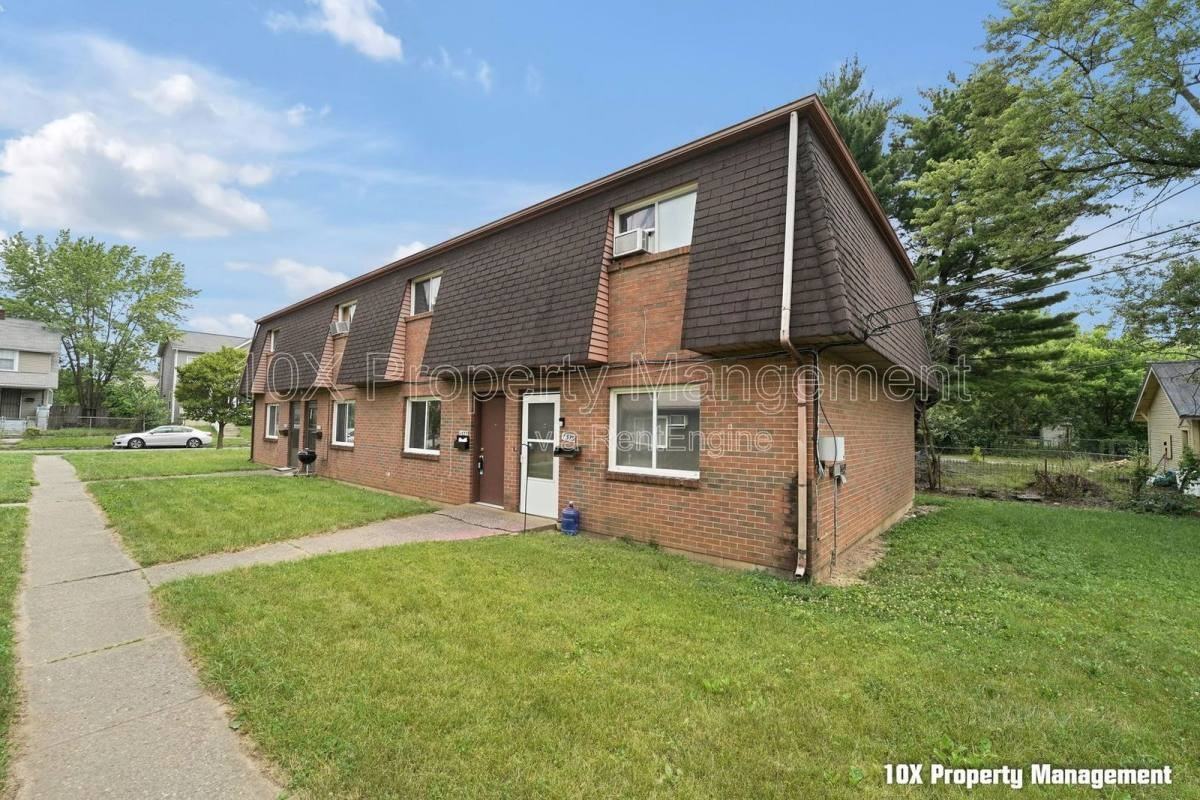 1577 Briarwood Ave - Photo 2 of 10