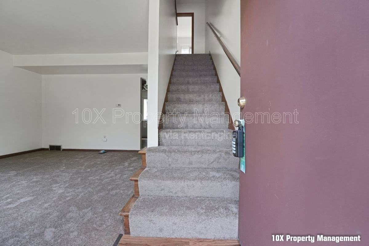 1577 Briarwood Ave - Photo 3 of 10