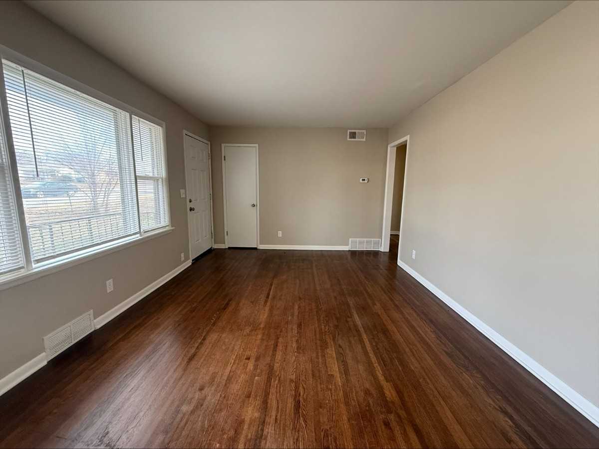 1908 W 47th Pl #1 - Photo 4 of 15