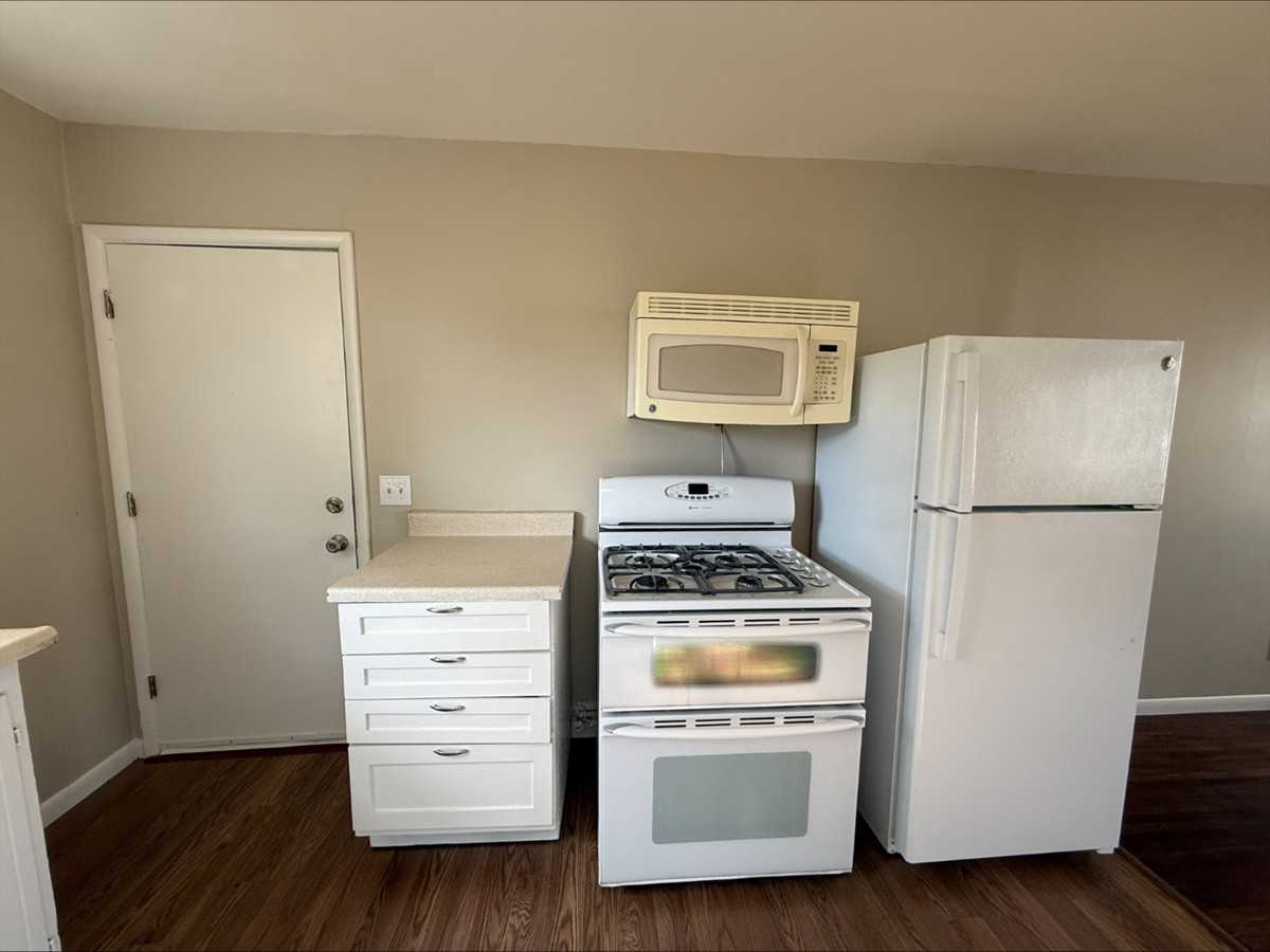 1908 W 47th Pl #1 - Photo 7 of 15