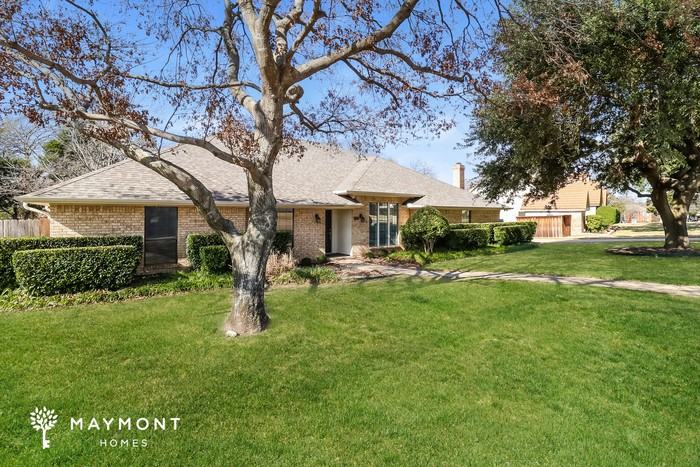 1051 Nottingham Dr - Photo 2 of 3