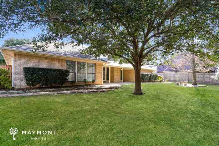 1051 Nottingham Dr - Photo 3 of 3