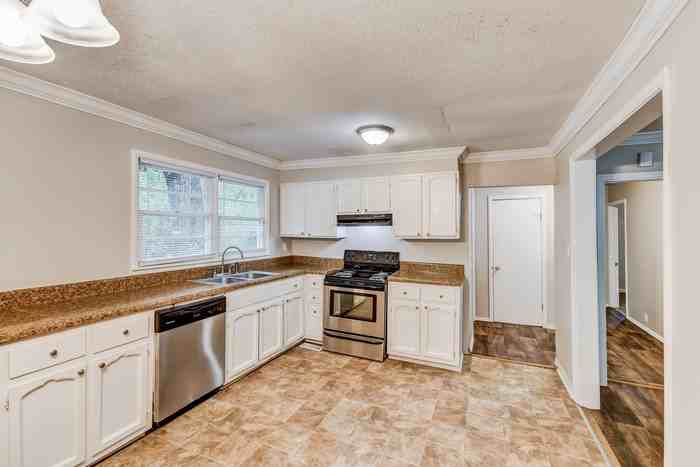 3776 Hilltop Rd Se - Photo 5 of 11