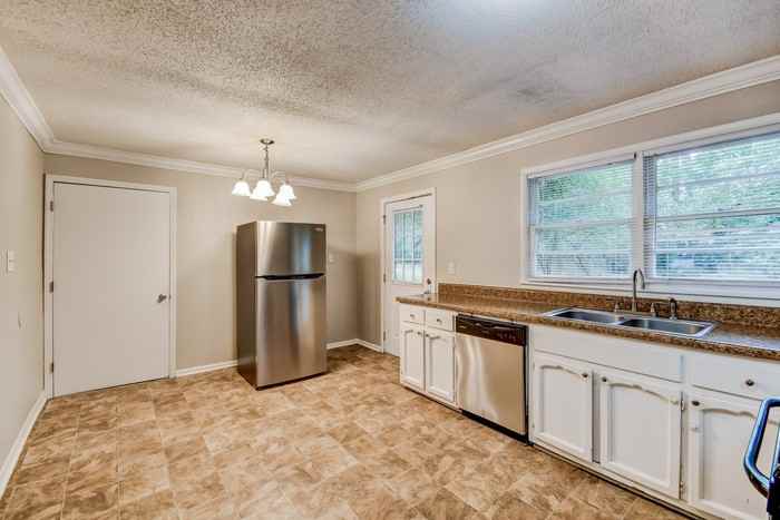 3776 Hilltop Rd Se - Photo 6 of 11