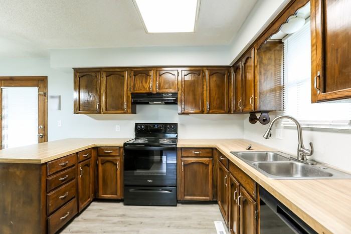 1701 Se 2nd St - Photo 4 of 10