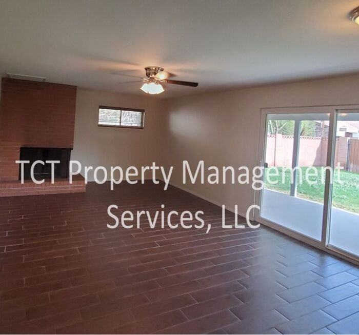 233 E Balboa Dr - Photo 2 of 10