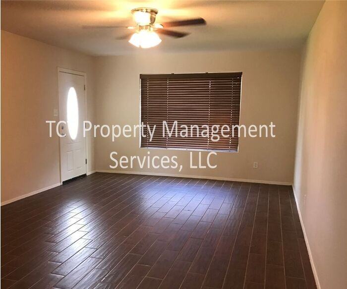 233 E Balboa Dr - Photo 3 of 10