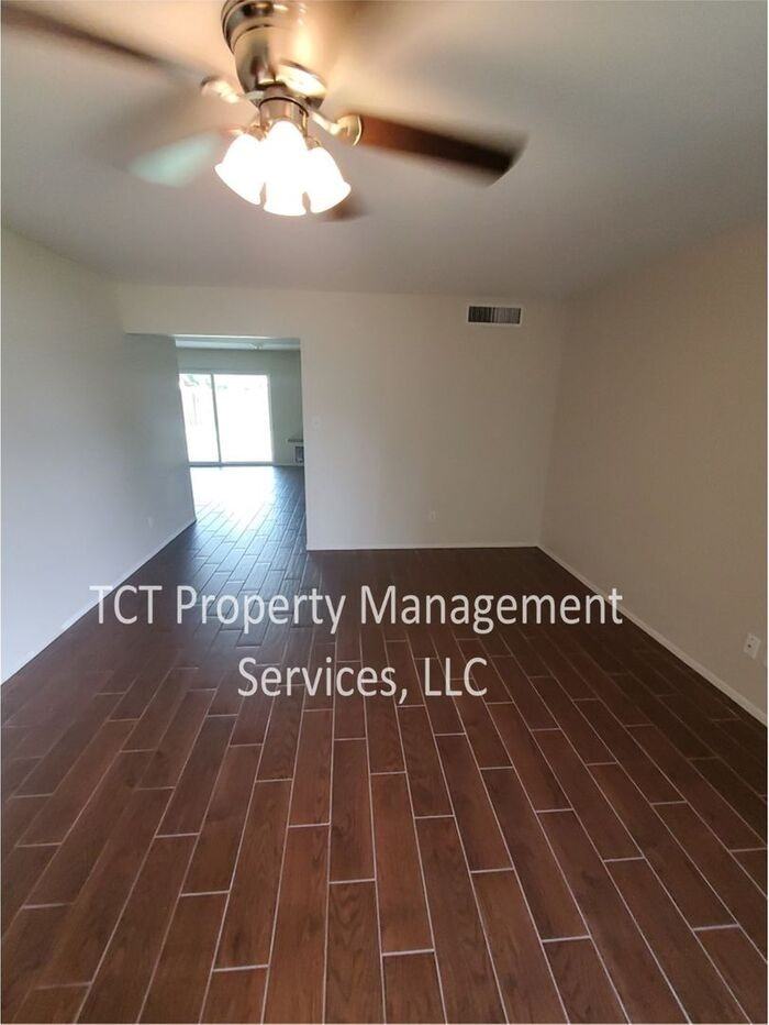 233 E Balboa Dr - Photo 4 of 10