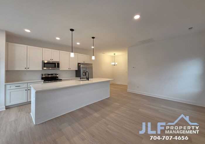 418 S Shaver St - Photo 3 of 22