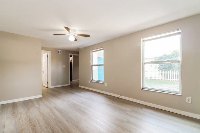 625 58th St S - Photo 3 of 15