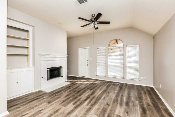 724 Turnstone Dr - Photo 4 of 16