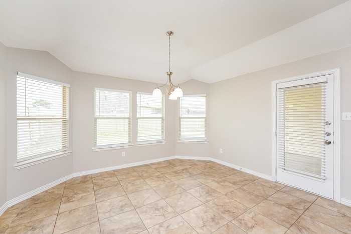 221 Jennie Marie Cir - Photo 5 of 16