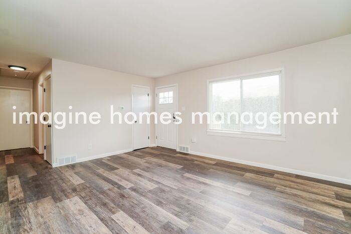 219 Maple Dr - Photo 5 of 16