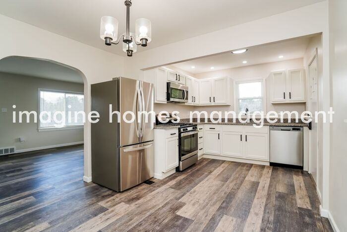 219 Maple Dr - Photo 7 of 16