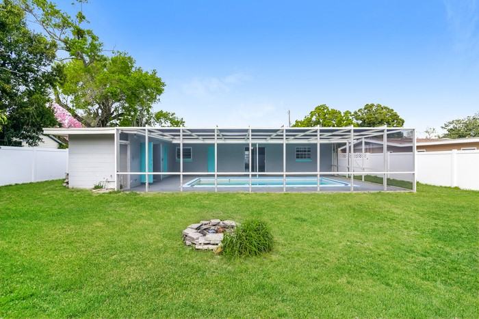 754 Avenue N Se - Photo 2 of 13