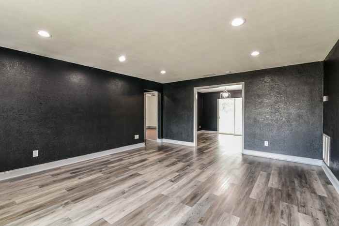 754 Avenue N Se - Photo 3 of 13