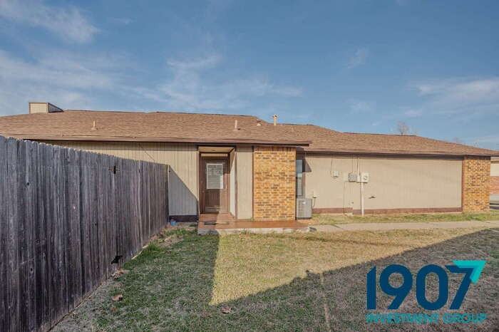 3207 Lois Arlene Cir - Photo 3 of 26