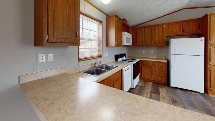 339 Continental Ave - Photo 5 of 12