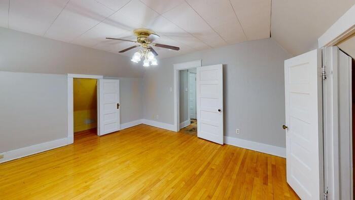 612 E Avenue D - Photo 4 of 15