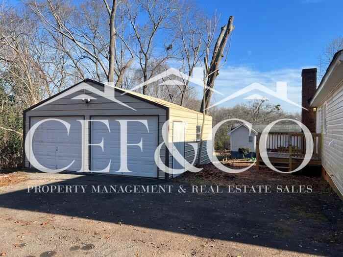 127 Rosewood Cir - Photo 2 of 24