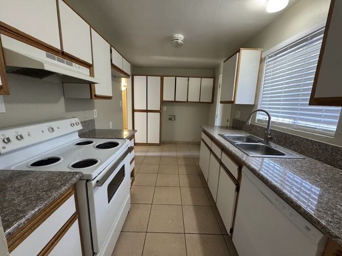 1028 N 27th Ln - Photo 4 of 18