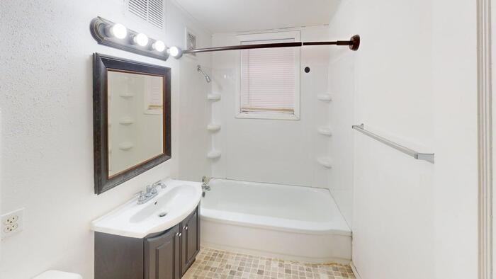 811 N 14th St - Photo 2 of 8