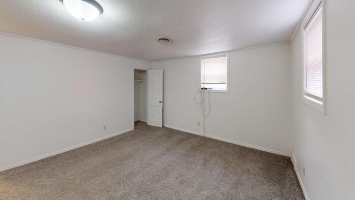 811 N 14th St - Photo 4 of 8