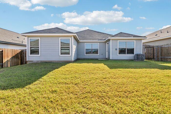 521 Trinity Trl - Photo 5 of 50