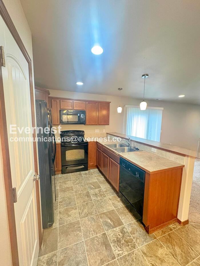 111 W 6th St - Photo 3 of 22