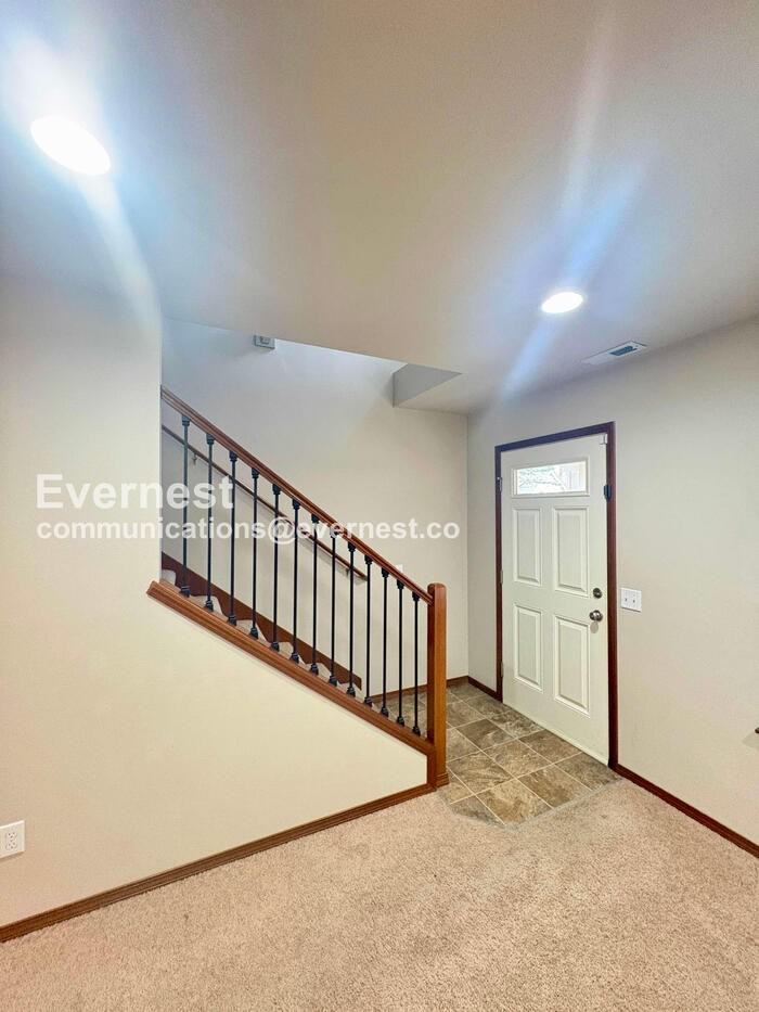 111 W 6th St - Photo 6 of 22