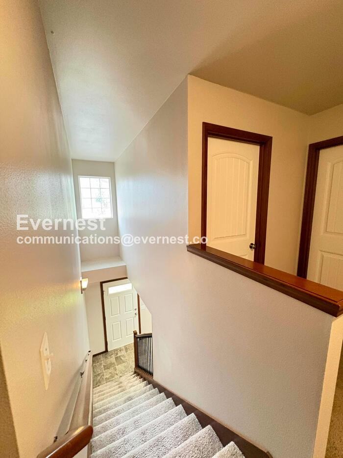 111 W 6th St - Photo 7 of 22