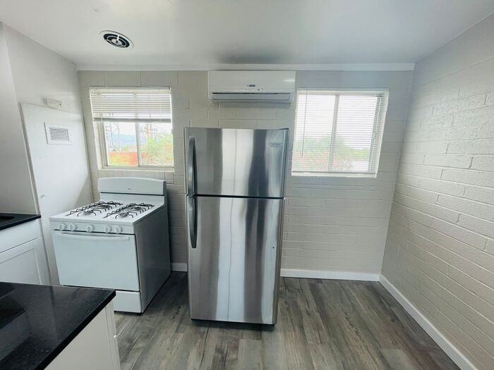 1021 E Spring St #1021 - Photo 7 of 17