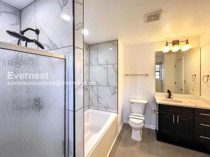 613 Jefferson St - Photo 7 of 17