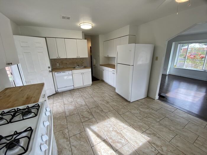 2627 E Martin Luther King Jr Blvd - Photo 3 of 12