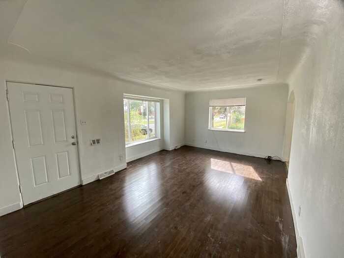 2627 E Martin Luther King Jr Blvd - Photo 5 of 12