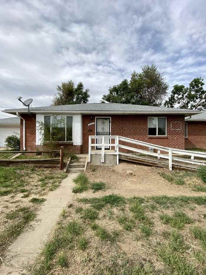 2627 E Martin Luther King Jr Blvd - Photo 2 of 12