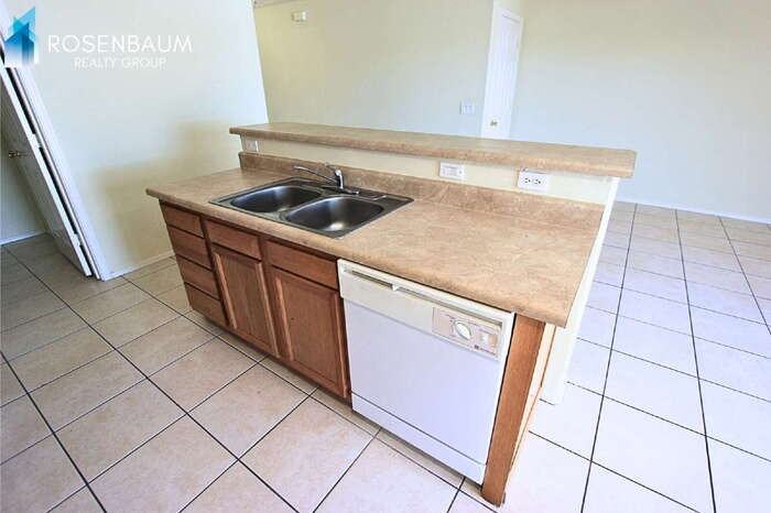 13211 S Kin Cir #D - Photo 6 of 18