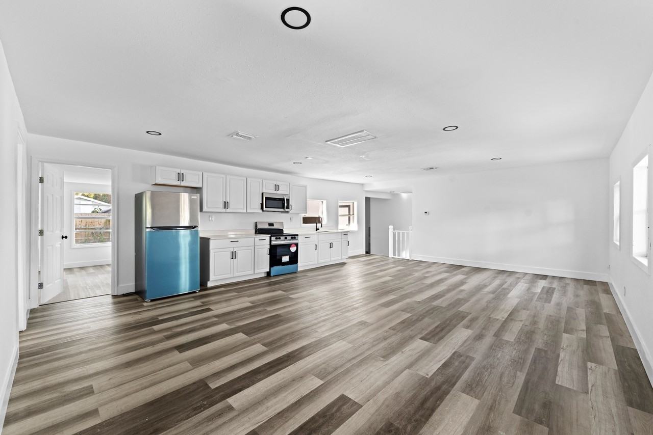 10821 Cedar St - Photo 7 of 20