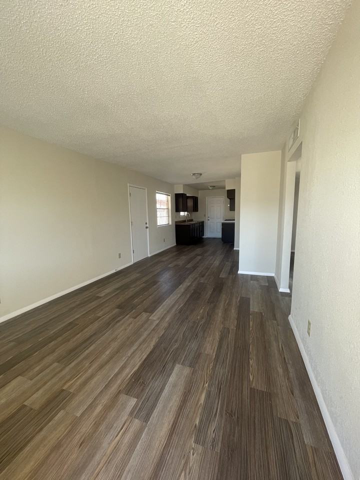 10716 Georgetown St #1 - Photo 3 of 20