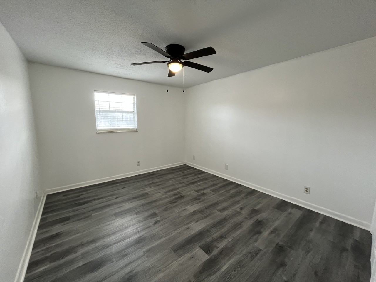 204 W Bernard Ave #5 - Photo 6 of 7