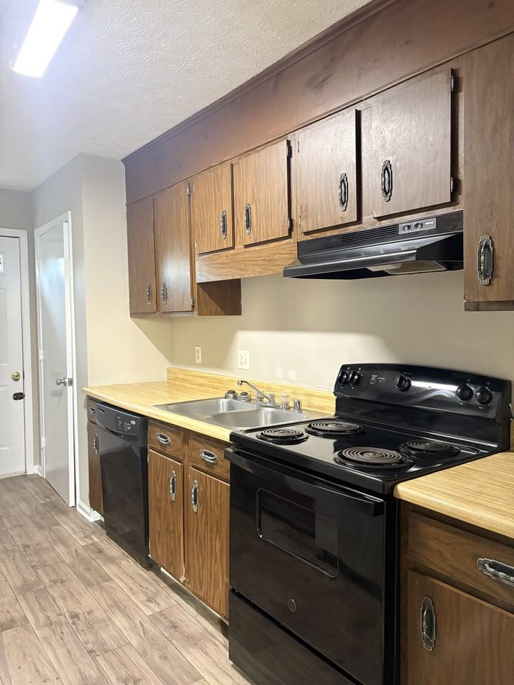 1701 Mcgregor Ct #C - Photo 3 of 11