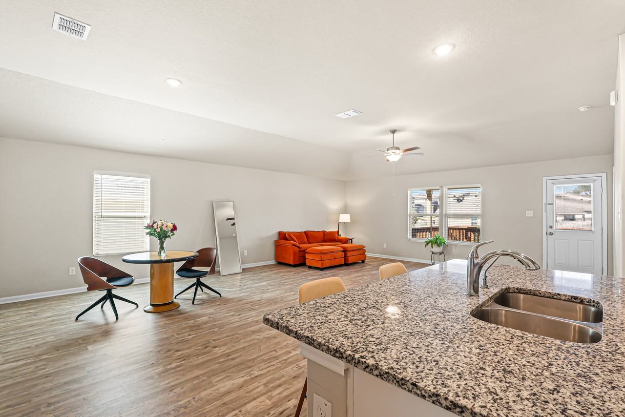 7039 Diamond Vly #7039 - Photo 4 of 20