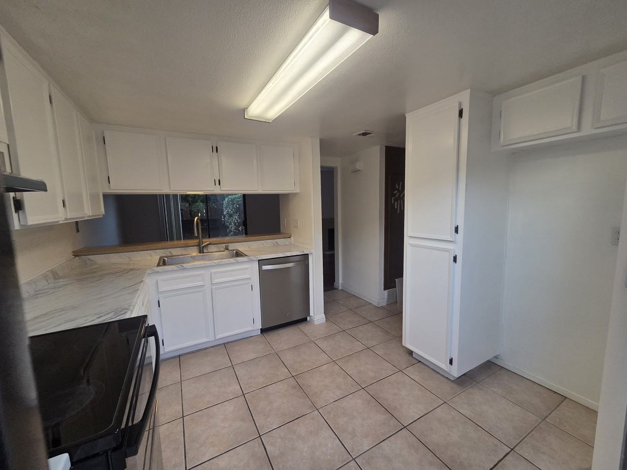 140 E El Norte Pkwy #7 - Photo 3 of 11