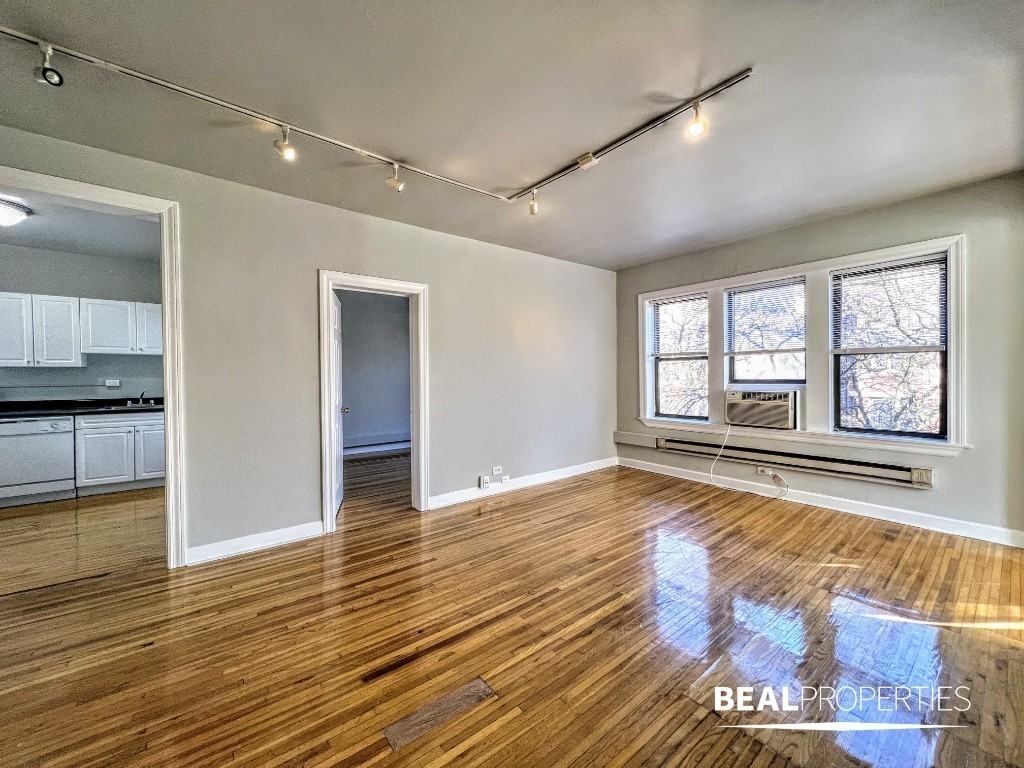 3724 N Pine Grove Ave #3728E3 - Photo 2 of 18