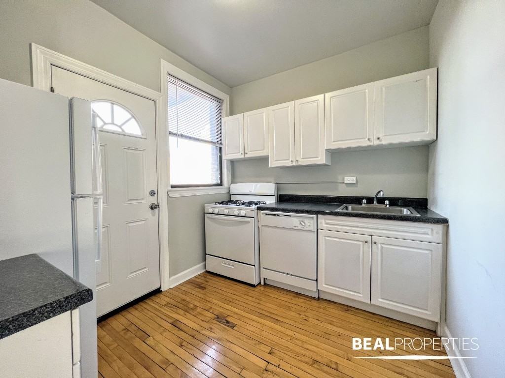 3724 N Pine Grove Ave #3728E3 - Photo 6 of 18