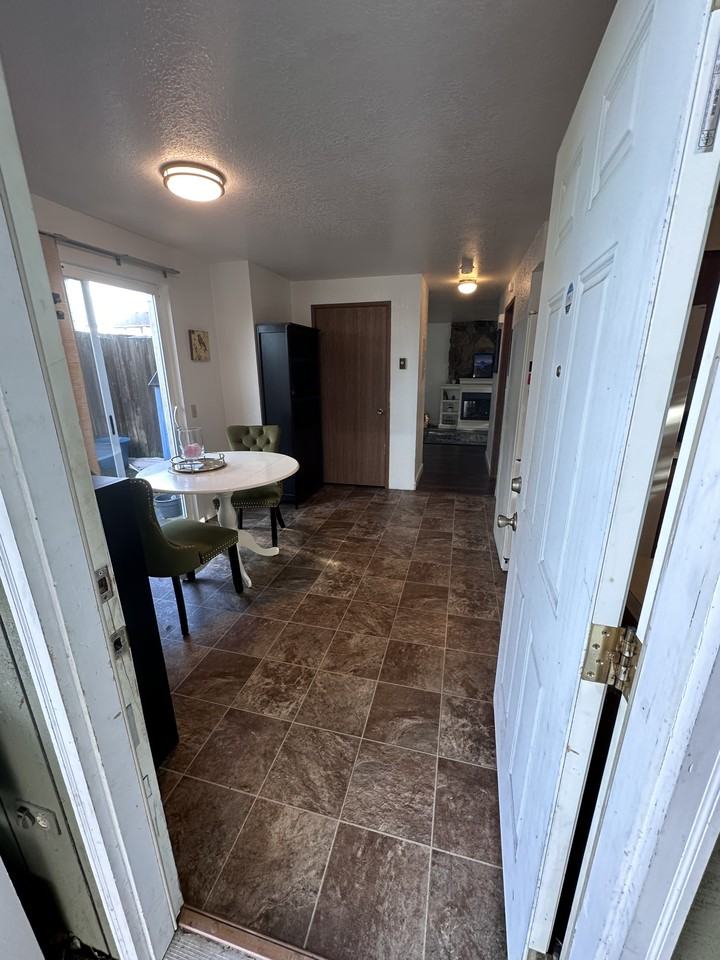 2500 Queen St #A - Photo 4 of 34