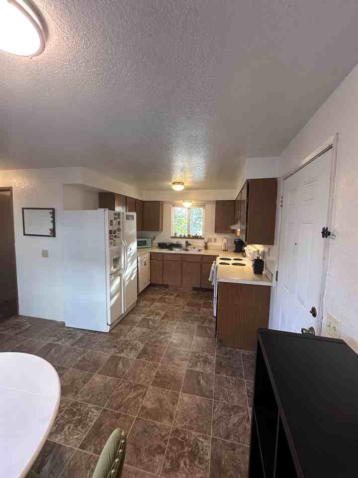 2500 Queen St #A - Photo 5 of 34