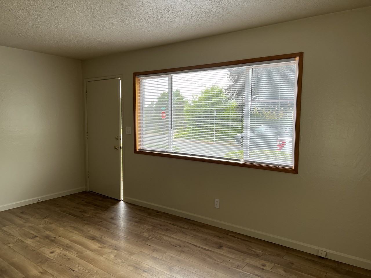 379 12th St - Photo 3 of 12