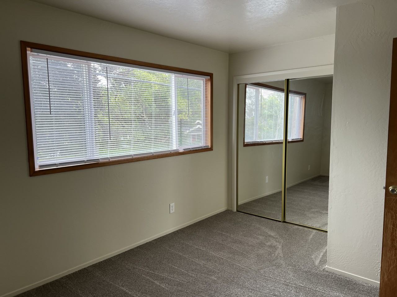 379 12th St - Photo 7 of 12